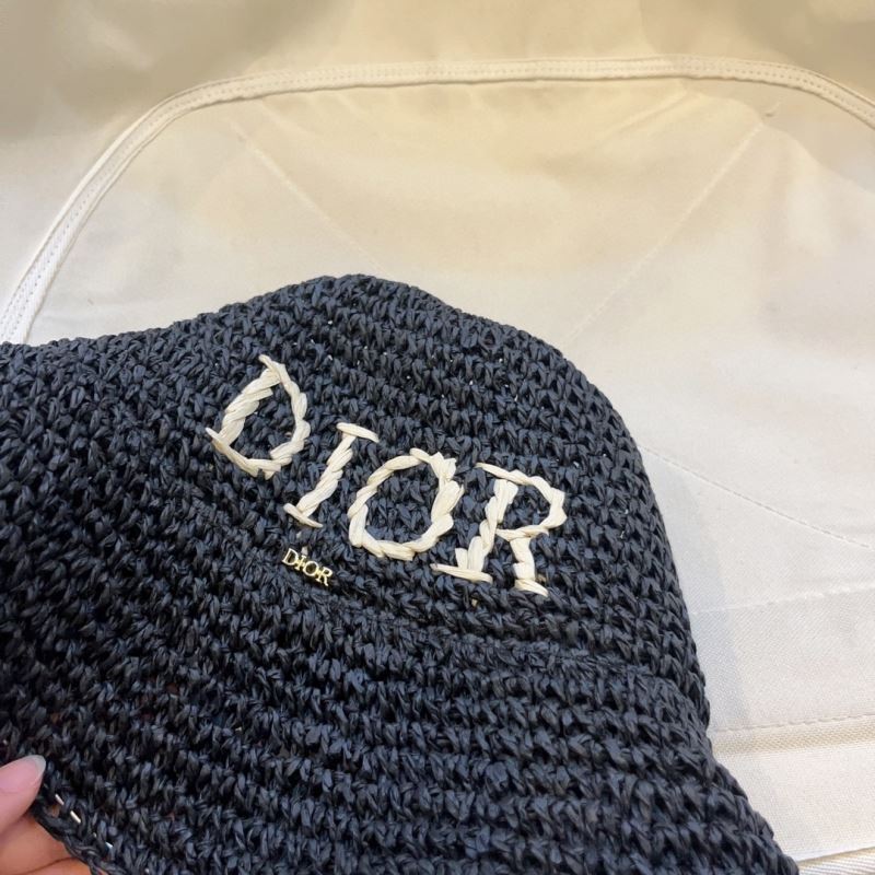 CHRISTIAN DIOR